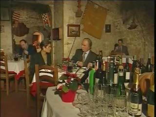 Stately italiaans ripened overspel echtgenoot op restaurant