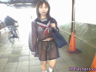 Asyano schoolgirls pangingiliti