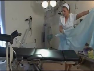 Magnificent pielęgniarka w opalenizna pończochy i obcasy w szpital - dorcel