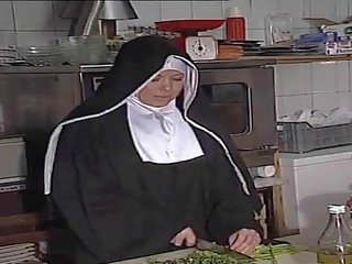 Alemão freira assfucked em cozinha